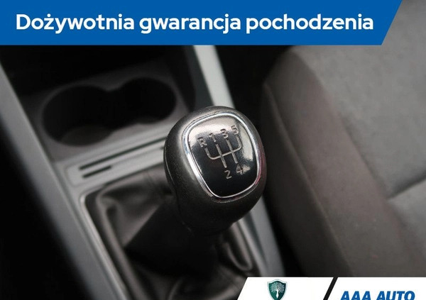 Skoda Fabia cena 33000 przebieg: 137602, rok produkcji 2018 z Lądek-Zdrój małe 277